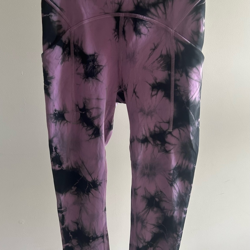 Lululemon Power Thru High Rise Tight- Size 4 - Picture 3 of 4
